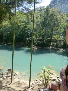 Bauchklatscher von der Ropeswing-Schaukel